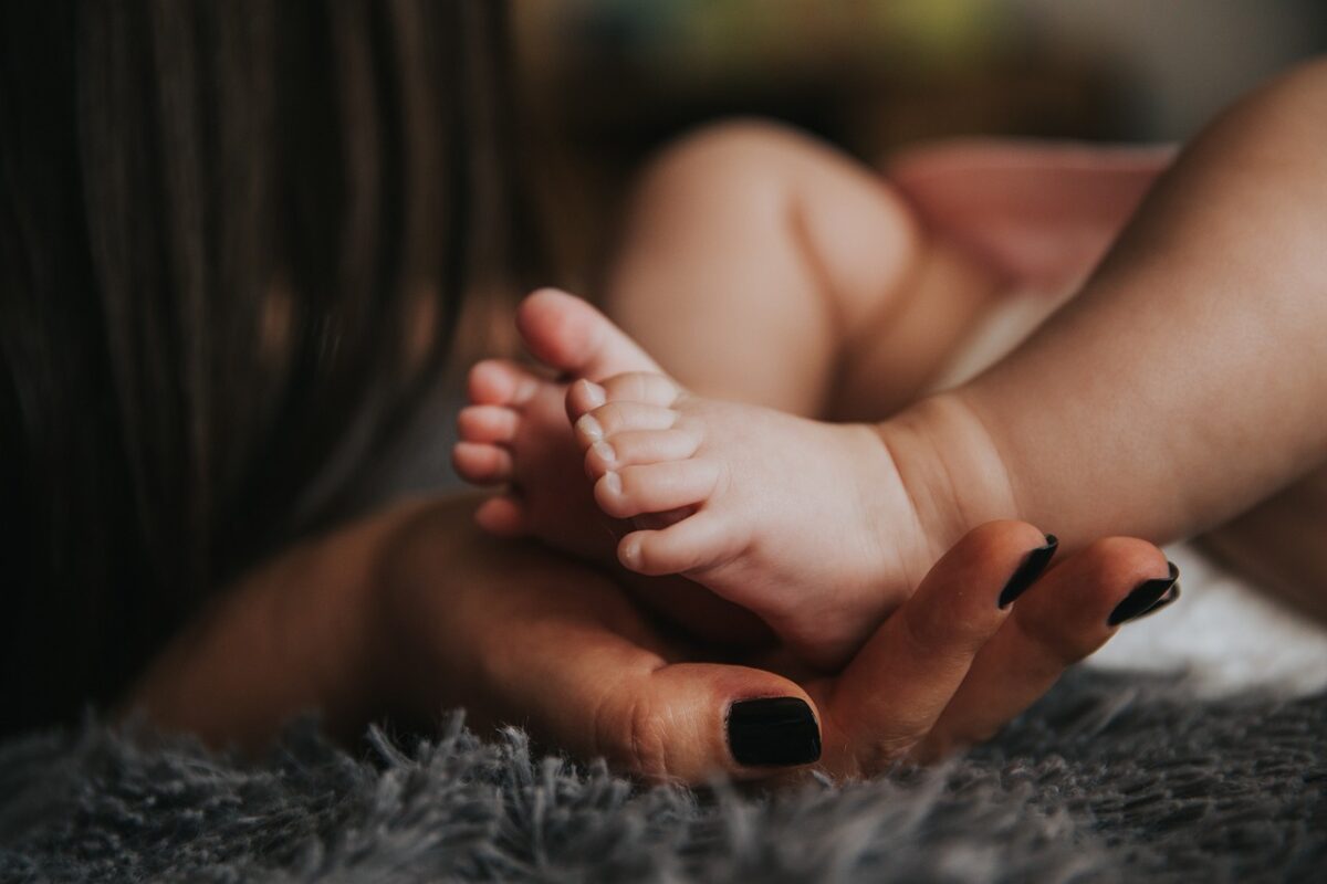 Papa "Trashy" ou "FAFO" : épuisé, imparfait… et alors ? Plongée dans la nouvelle vague décomplexée de la parentalité sur les réseaux